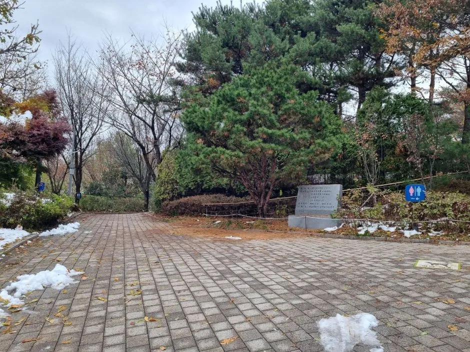 몽마르뜨공원 — 몽마르뜨공원 입구에서 공원까지 도착하는 길_4 (촬영일 미확인)