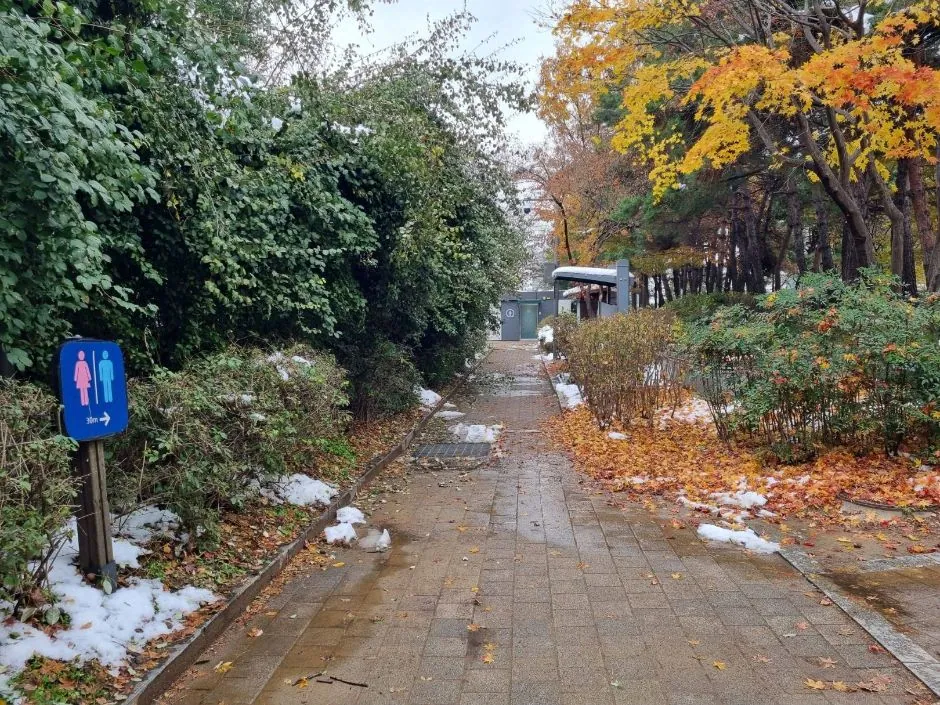 몽마르뜨공원 — 몽마르뜨공원_장애인화장실 (2) (촬영일 미확인)