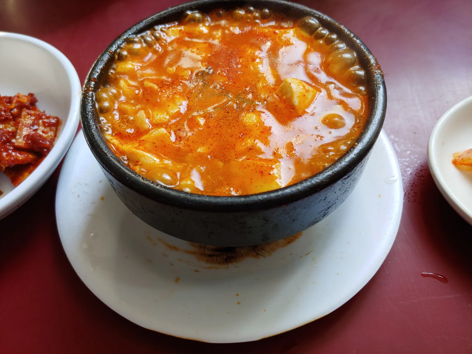 돌고래순두부 방문기에서 촬영한 순두부 한 그릇 (2020년 게시 방문기, 촬영일 미확인)