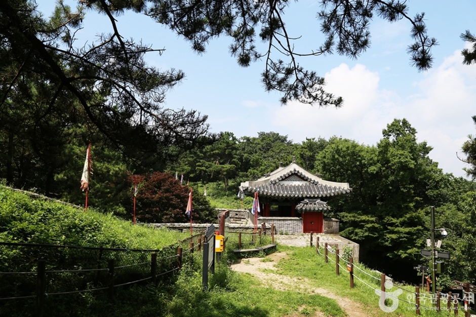 금정산성 동문