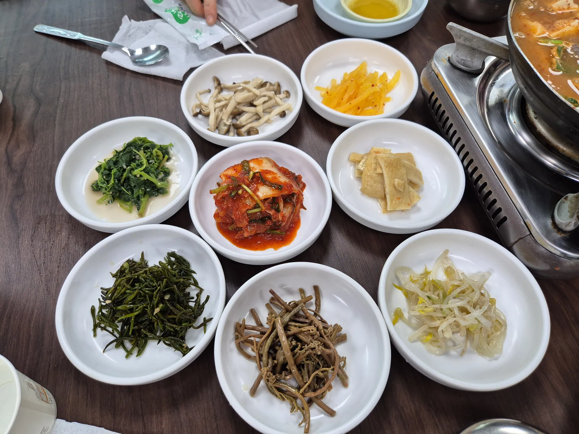 2024년 글에 소개된 영도 왔다식당 반찬