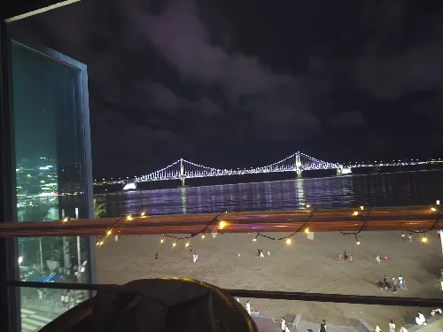 HQ광안 창가 야경