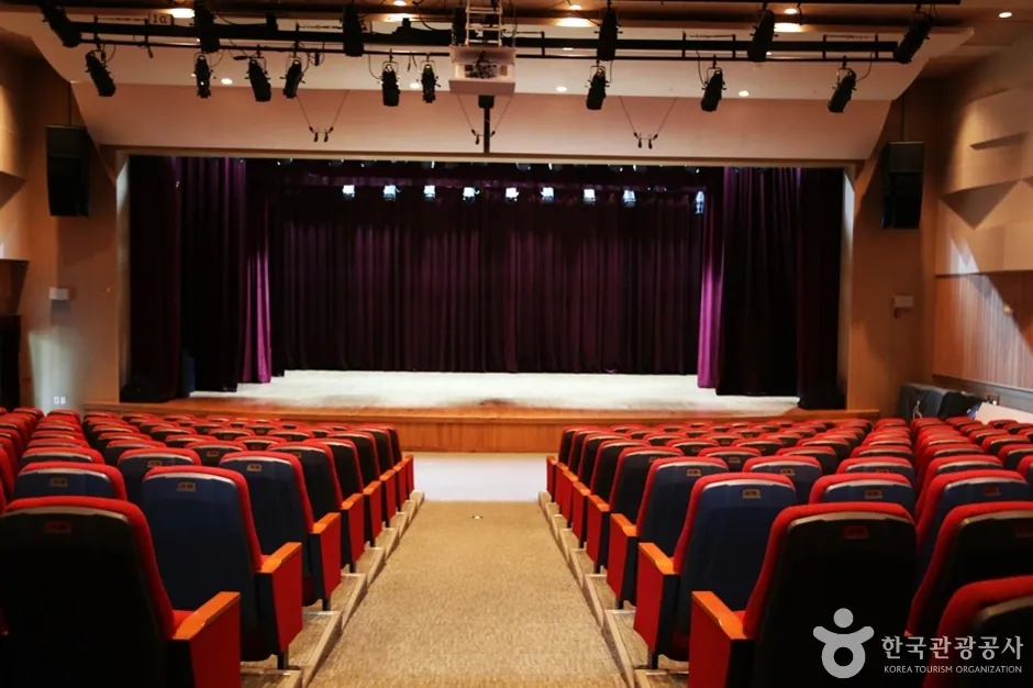부산예술회관 사진 2