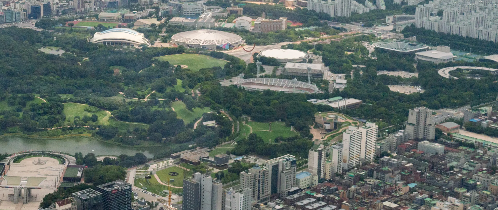 File:Seoul Olympic Park from Lotte World Tower (cropped2).jpg · 자료 표기일 2019-07-30 12:08:39