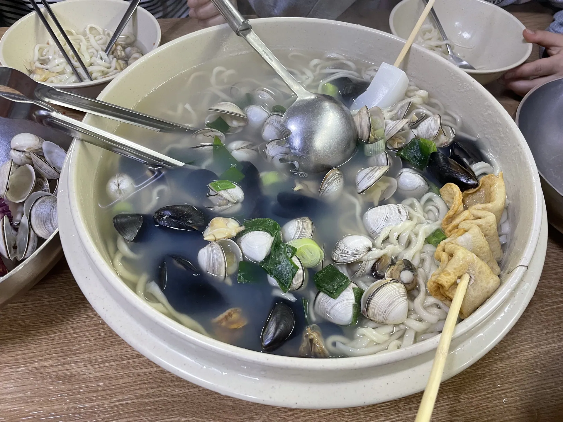 좌동재래시장 — Seafood kalguksu served at the shop the firsthand article locates inside Jwadong Traditional Market; supplementary market-food detail only, not the market hero. Photo capture date unconfirmed; article published 2023-05-08T23:48:24+09:00.