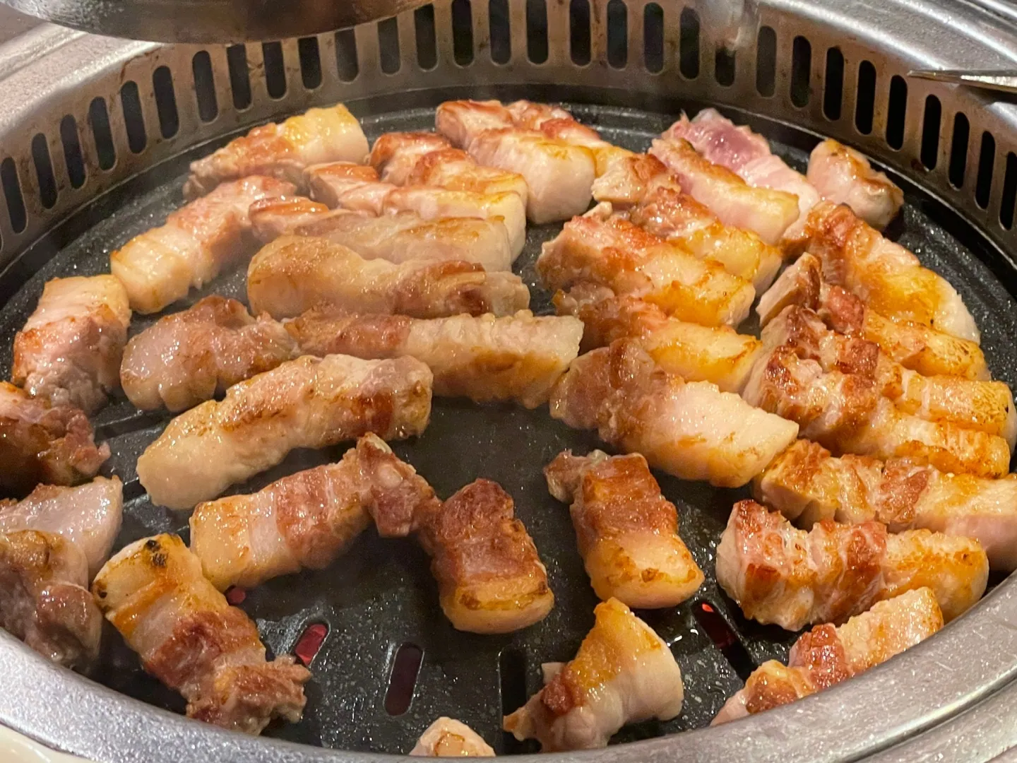 화포식당 한남점 · 원문 게시 당시 방문 사진 (2022-06-01T13:42:51+09:00). 원문 지점·방문 서술과 현장 간판·공간·음식 사진을 대조해 직접 촬영 및 대상 귀속 확인.