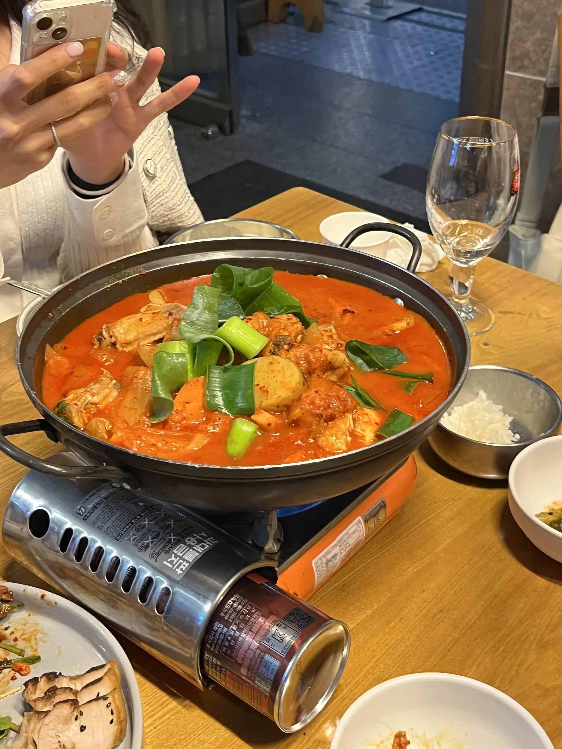 한남북엇국 · 테이블에 놓인 닭볶음탕 (2022-05-20 게시 방문기)