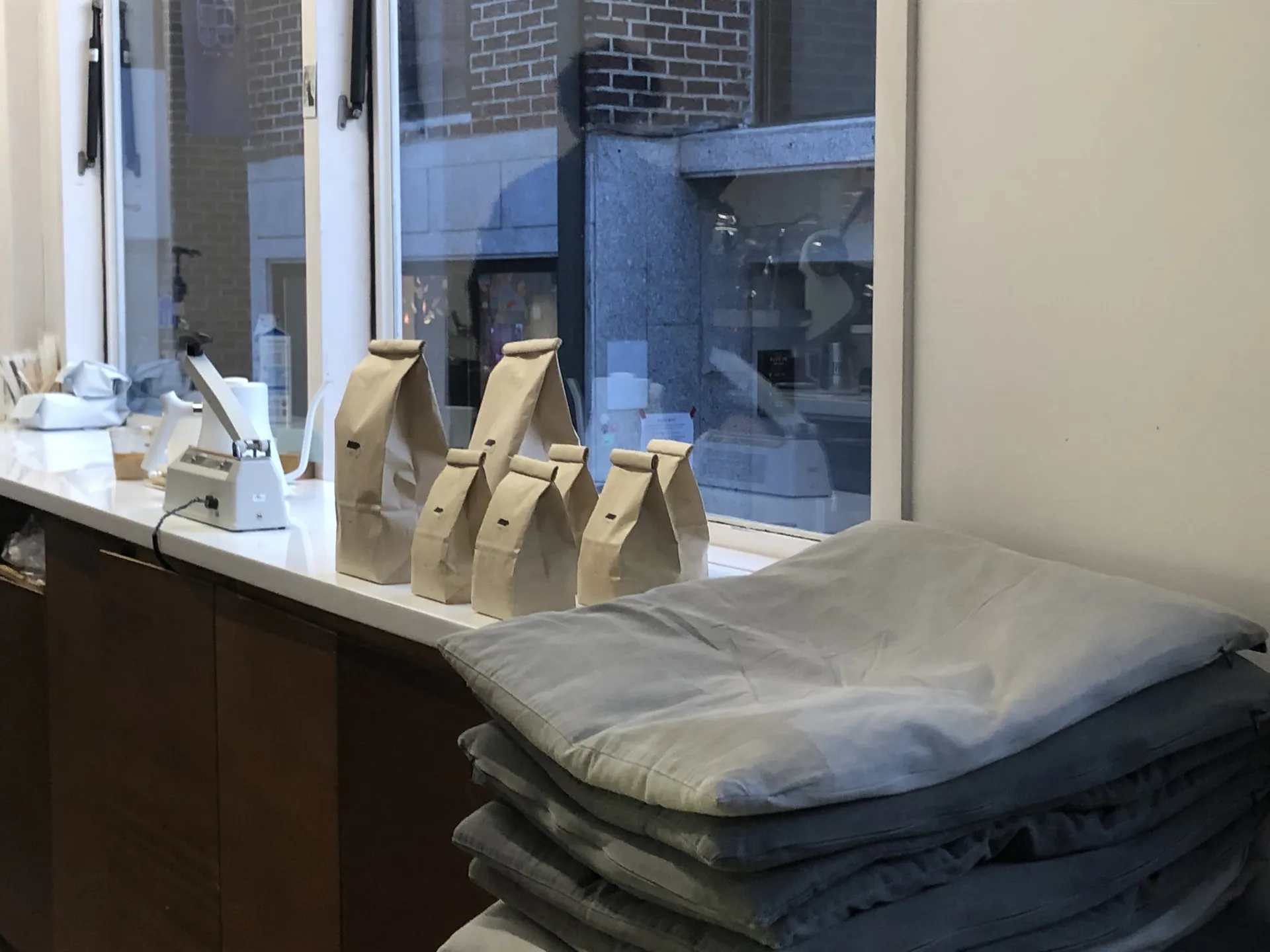 [연남동카페] 테이블이 없는 자유로운 공간 '커피냅로스터스(COFFEE NAP ROASTERS)'
