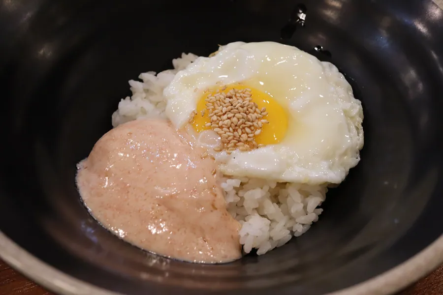 Egg rice photographed during a visit to Janggun Jjimdak Ewha branch.