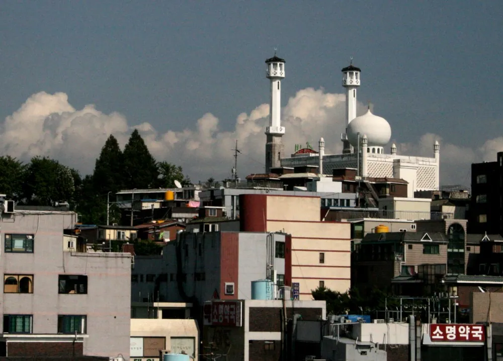 File:Korea-Seoul-Itaewon-Seoul Central Mosque-01.jpg · 자료 표기일 Originally the photo uploaded to Flickr on 2008-08-20
Exif:-20 August 2007