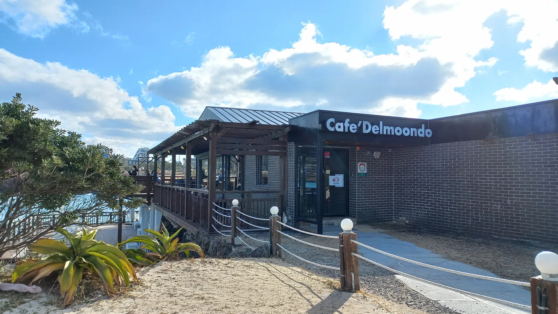 Cafe Del Moondo
