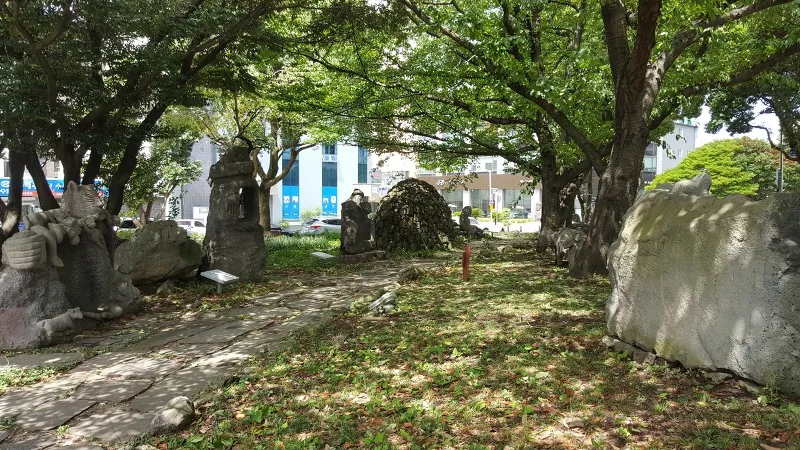 삼다공원 — 공원 나무와 산책로 (2018-08-25 게시, 촬영일 미확인)