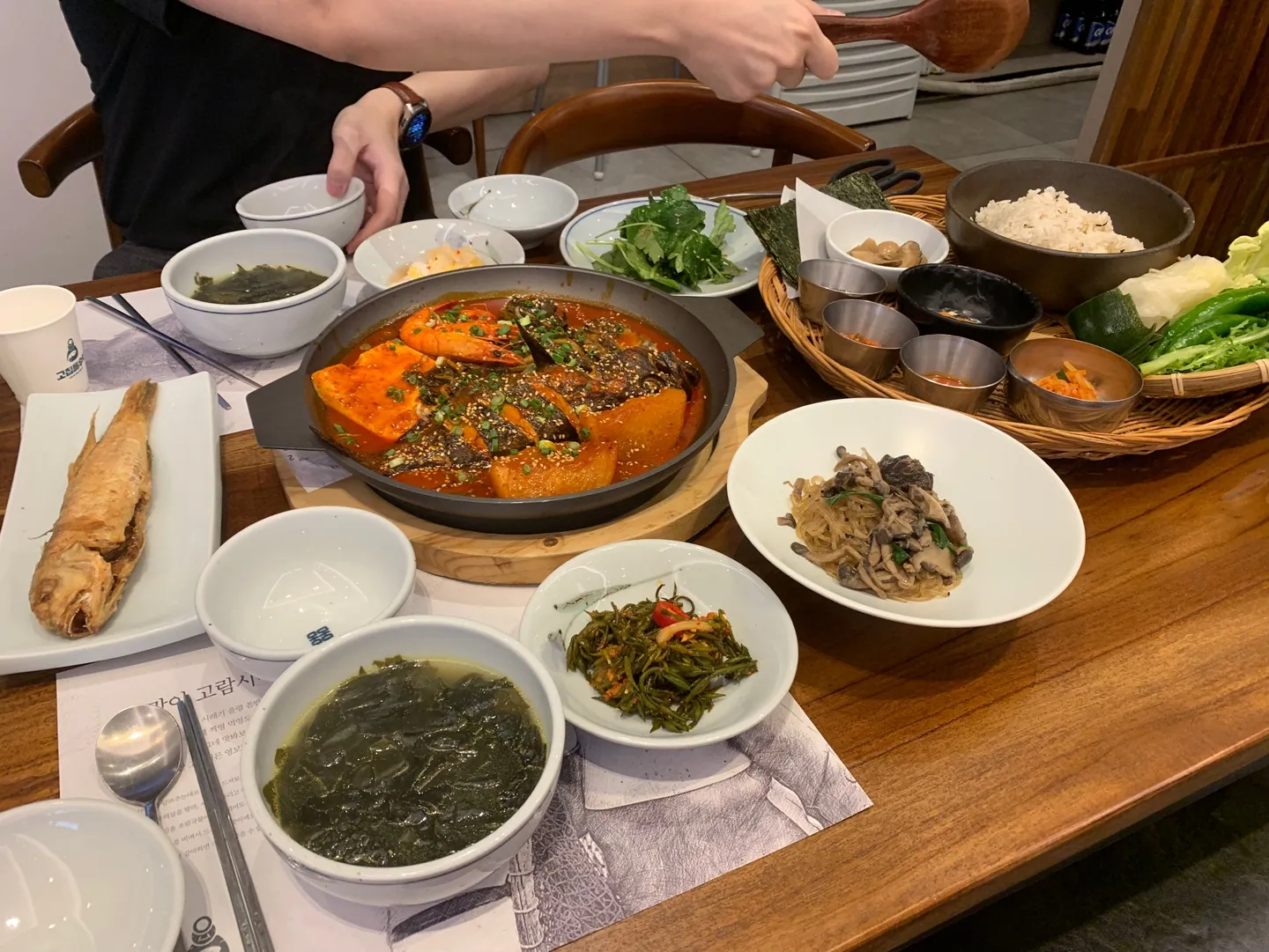 고집돌우럭 제주공항점 — 고집돌우럭 제주공항점 식사 (2021-04-24 게시; 촬영일 미확인)