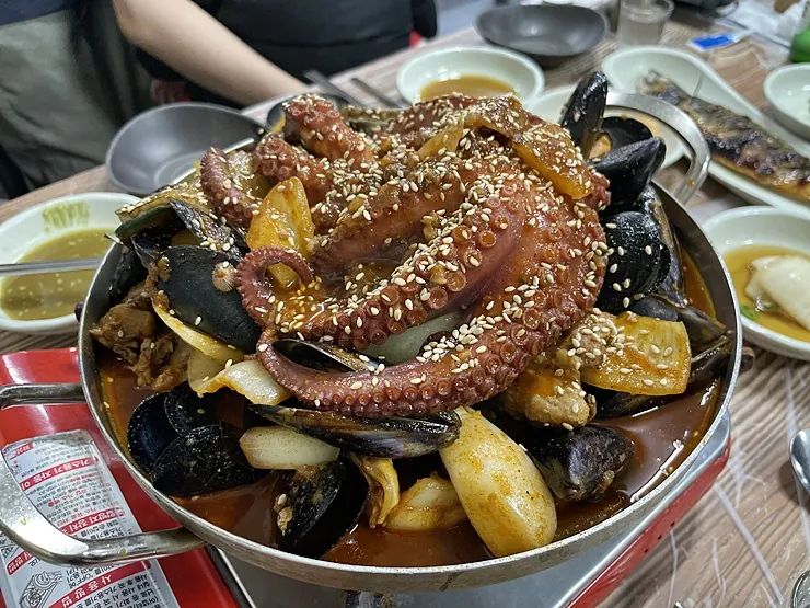 옥만이네 제주금능협재점 — 해물갈비찜의 다른 각도 (2023-02-16 게시, 촬영일 미확인)