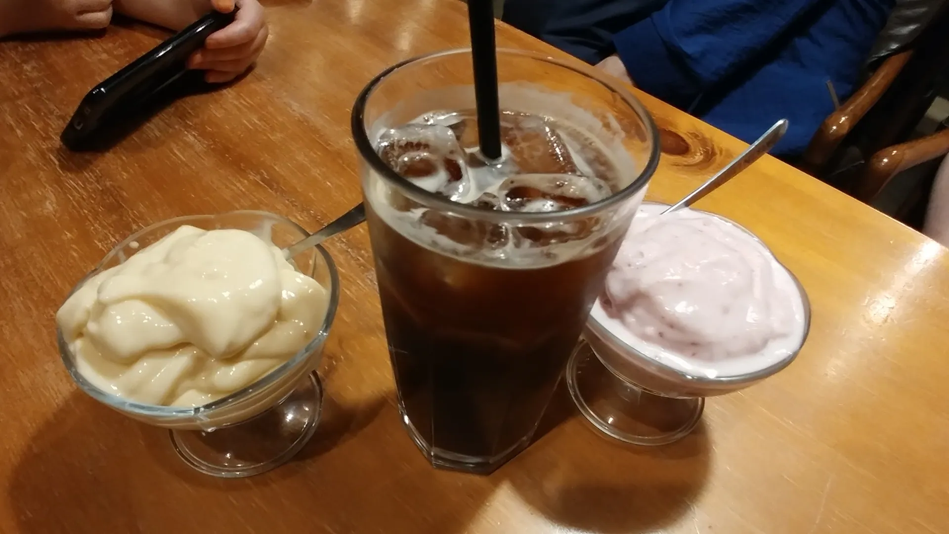 제주카페코지 — 아메리카노와 쉐이크 (2018-08-02 게시, 촬영일 미확인)
