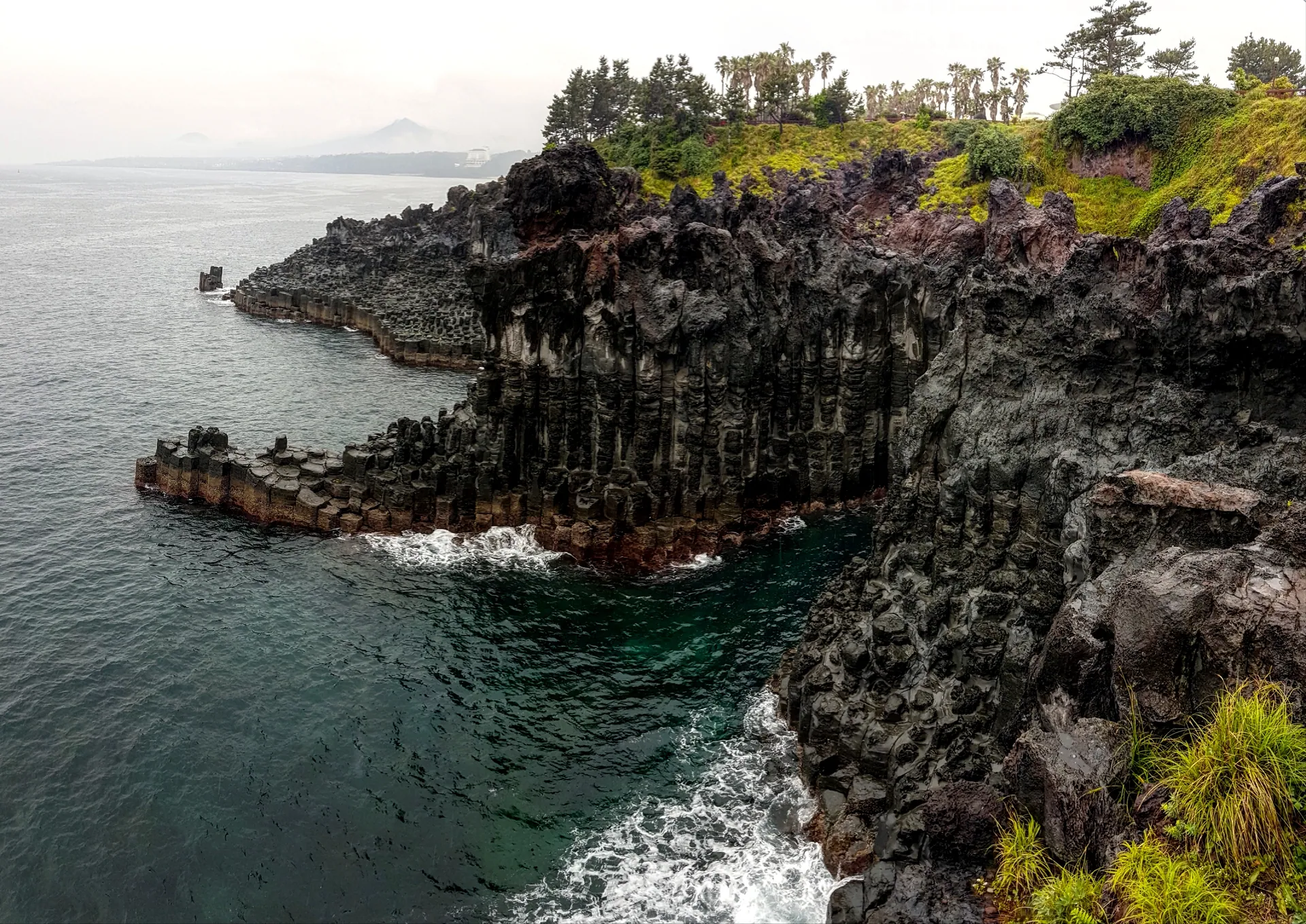 File:Jeju Island Jusangjeolli Cliff.jpg · 자료 표기일 2017-05-13
