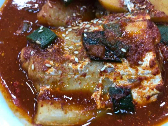 네거리식당 — 갈치조림의 양념과 무 (2019-01-02 게시, 촬영일 미확인)