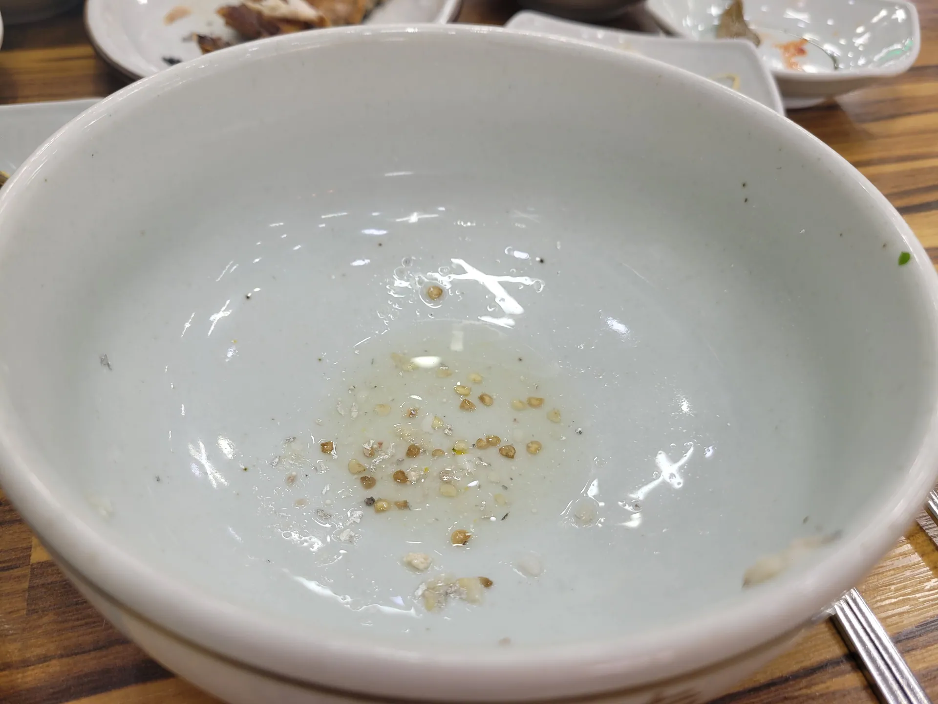 네거리식당 — 네거리식당 식사를 마친 국그릇 (2023-06-15 게시, 촬영일 미확인)