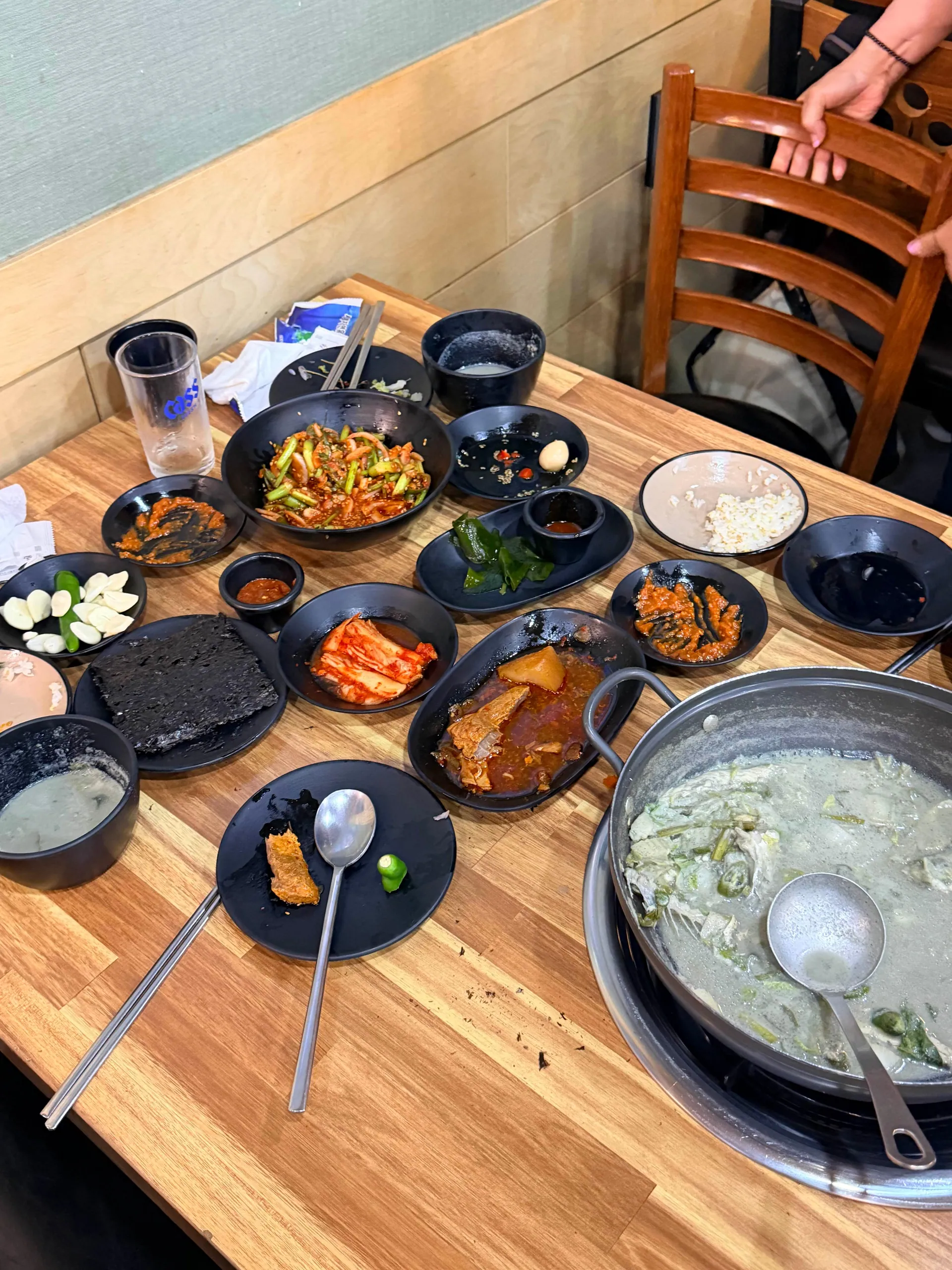 미영이네 본점 — 식사 테이블 전체 (2026-07-09 게시, 촬영일 미확인)