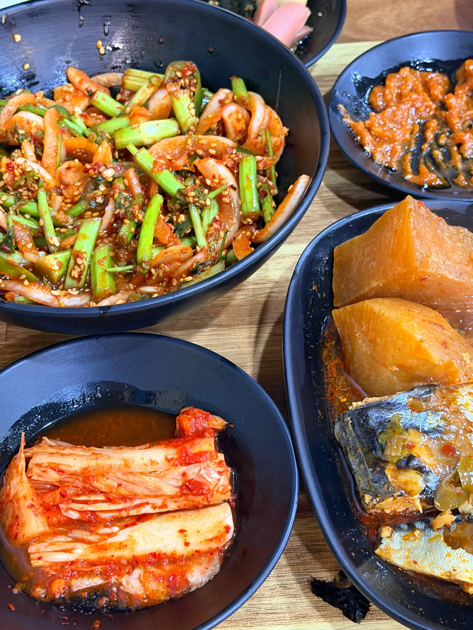 미영이네 본점 — 고등어조림과 밑반찬 (2026-07-09 게시, 촬영일 미확인)