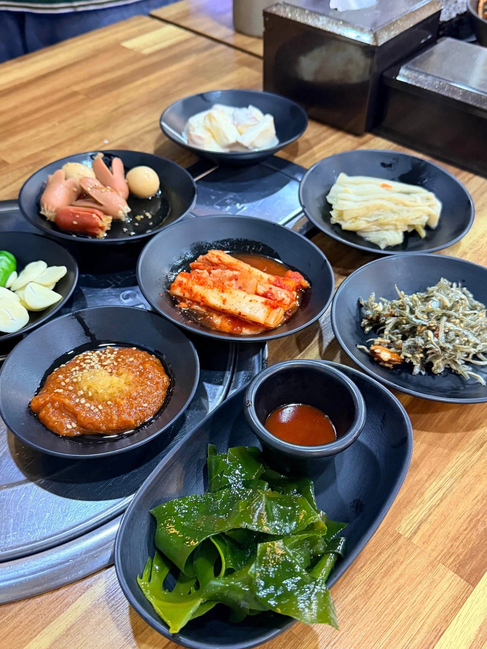 미영이네 본점 — 테이블의 밑반찬 (2026-07-09 게시, 촬영일 미확인)