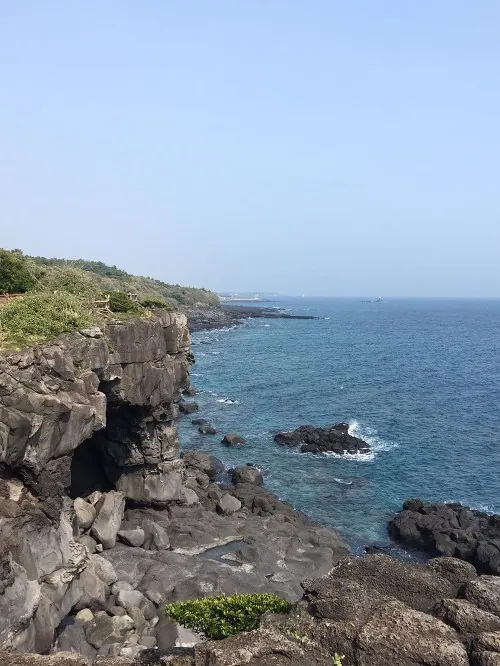 남원큰엉해안경승지 — 푸른 바다와 해안절벽 (2018-04-11 게시, 촬영일 미확인)