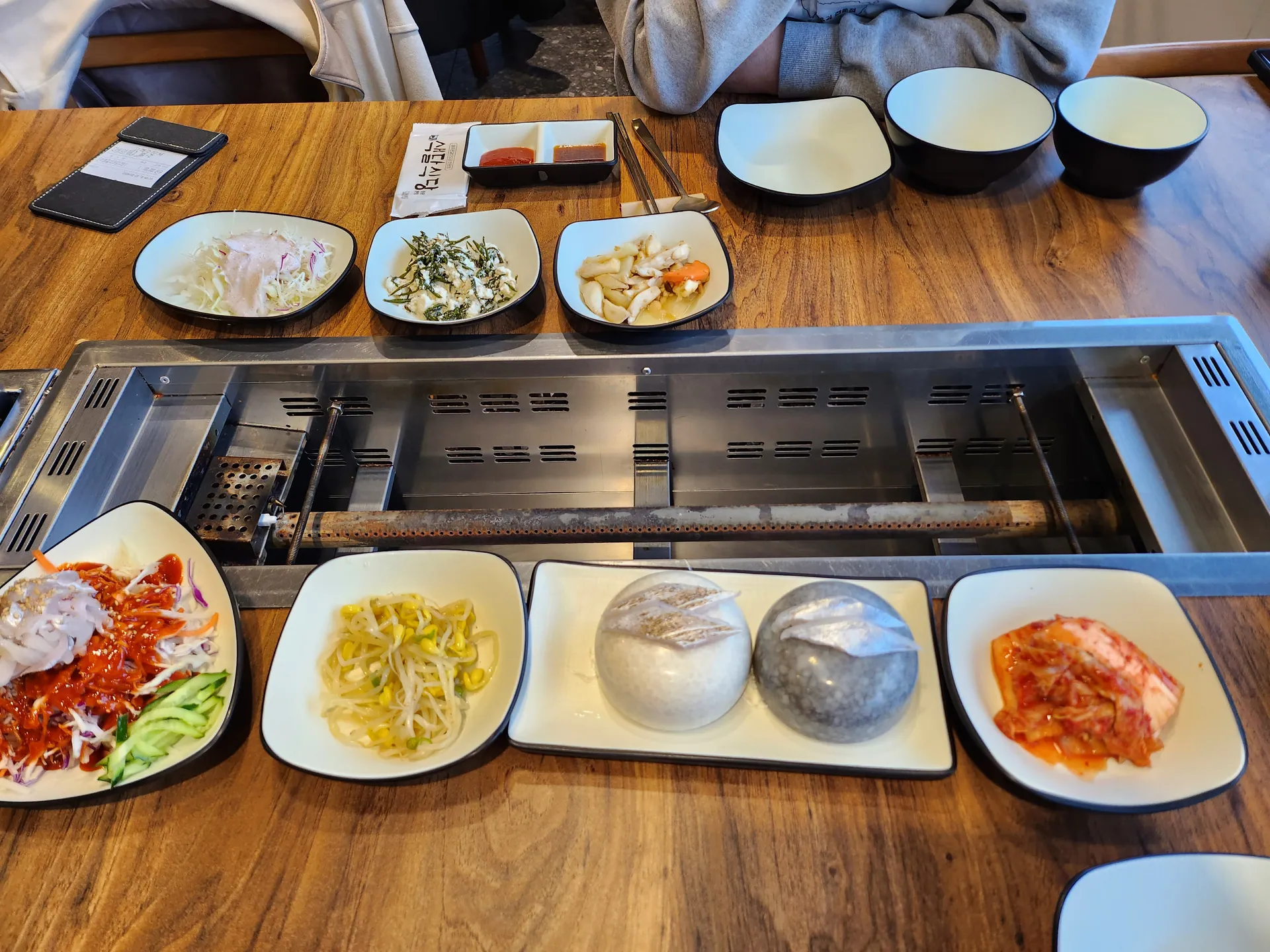 색달식당 서귀포본점 — 갈치회와 밑반찬 상차림 (2024-04-30 게시, 촬영일 미확인)