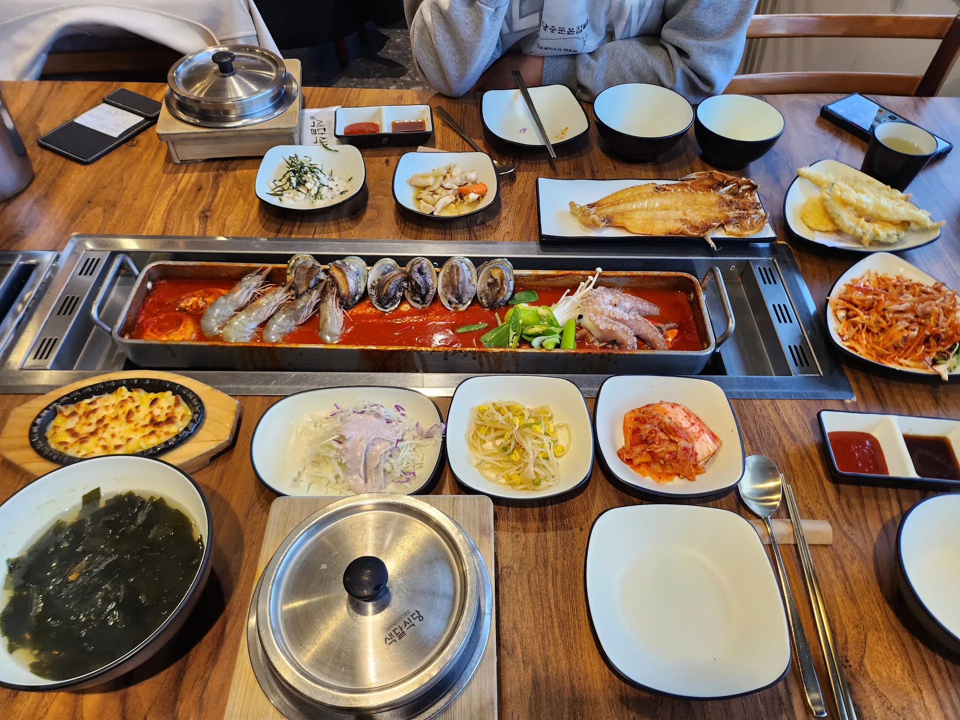 색달식당 서귀포본점 — 문어통갈치조림 정식 전체 (2024-04-30 게시, 촬영일 미확인)