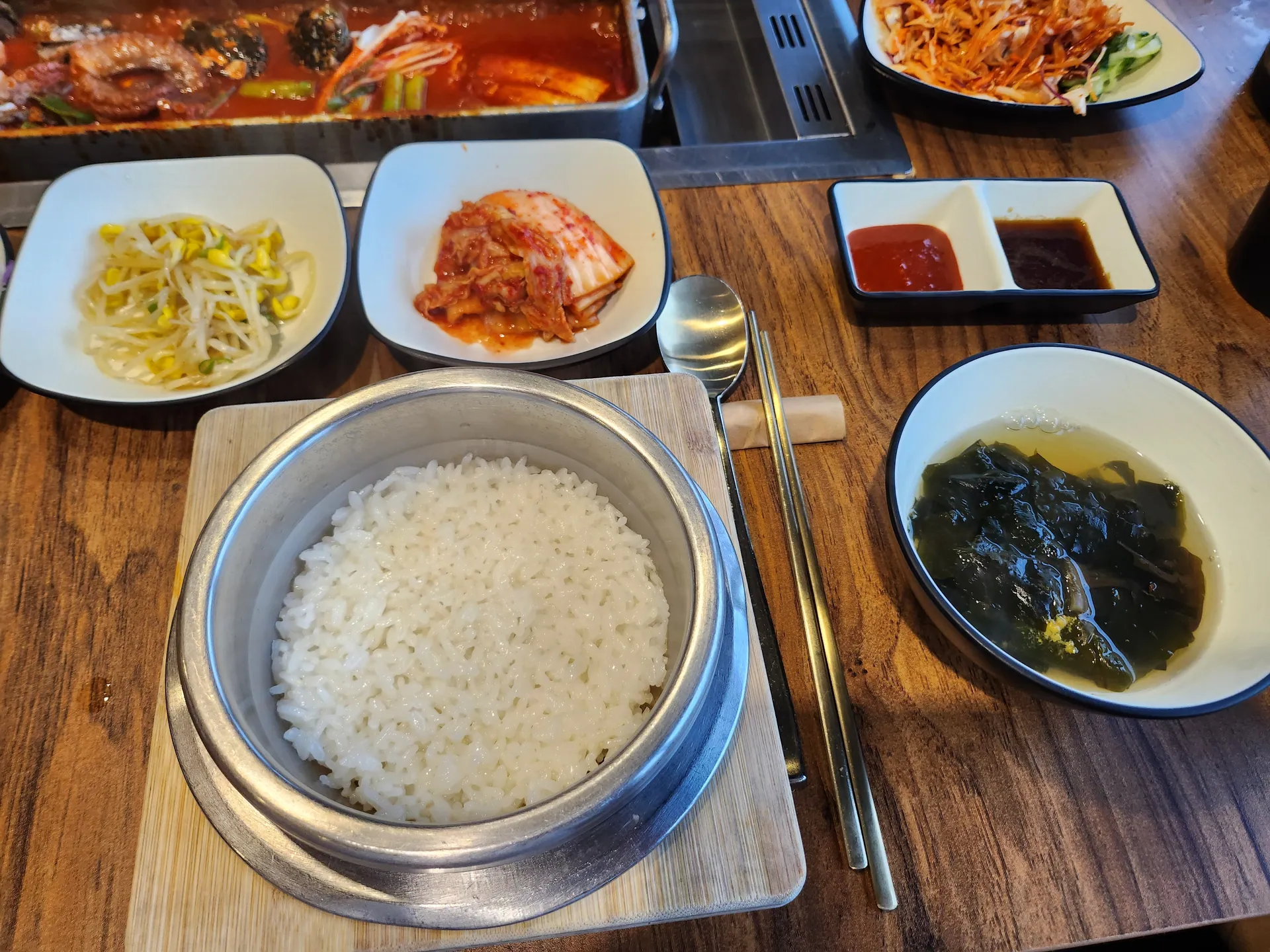 색달식당 서귀포본점 — 솥밥과 미역국 (2024-04-30 게시, 촬영일 미확인)