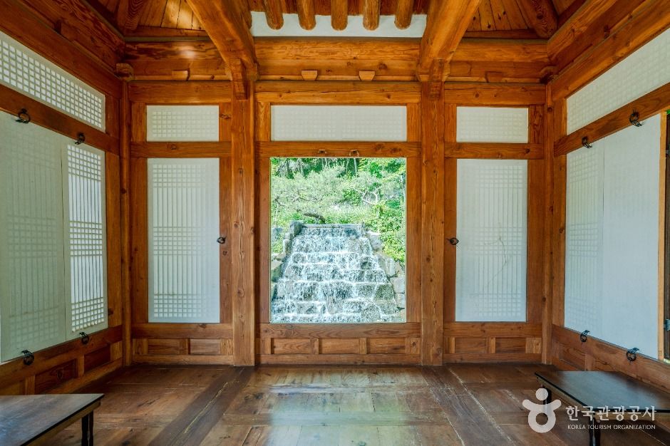 청운문학도서관