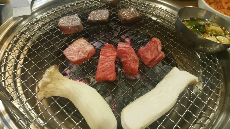서울식당 소갈비살 종로3가점 · 원문 게시 당시 방문 사진 (2017-02-22T13:01:42+09:00). 종로3가 서울식당 간판·방문 서술·직접 주문 소갈비살 확인. 빈 접시 단독 컷 제외.