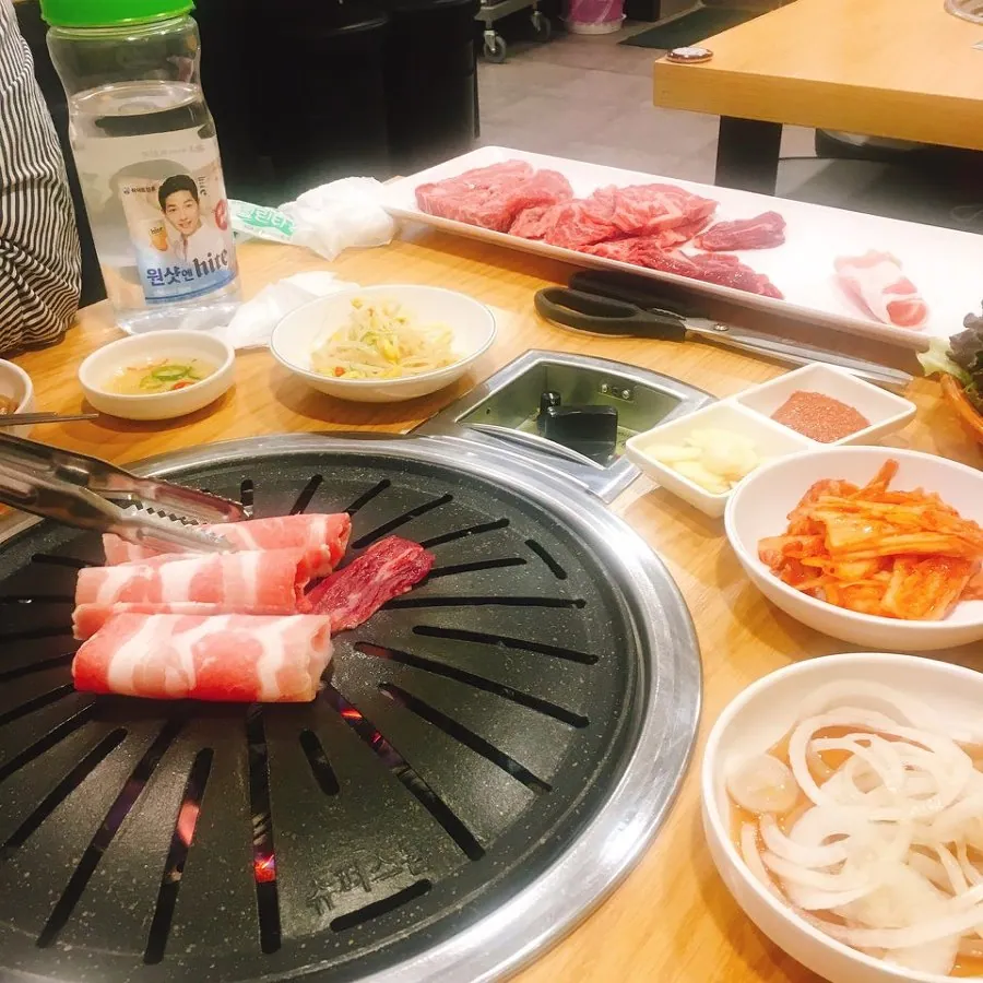 모이소 한마리정육식당 종로점 · 원문 게시 당시 방문 사진 (2017-05-10T12:15:11+09:00). 원문 지점·방문 서술과 현장 간판·공간·음식 사진을 대조해 직접 촬영 및 대상 귀속 확인.