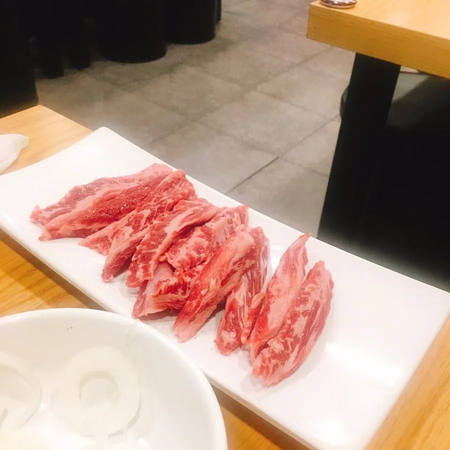 모이소 한마리정육식당 종로점 · 원문 게시 당시 방문 사진 (2017-05-10T12:15:11+09:00). 원문 지점·방문 서술과 현장 간판·공간·음식 사진을 대조해 직접 촬영 및 대상 귀속 확인.