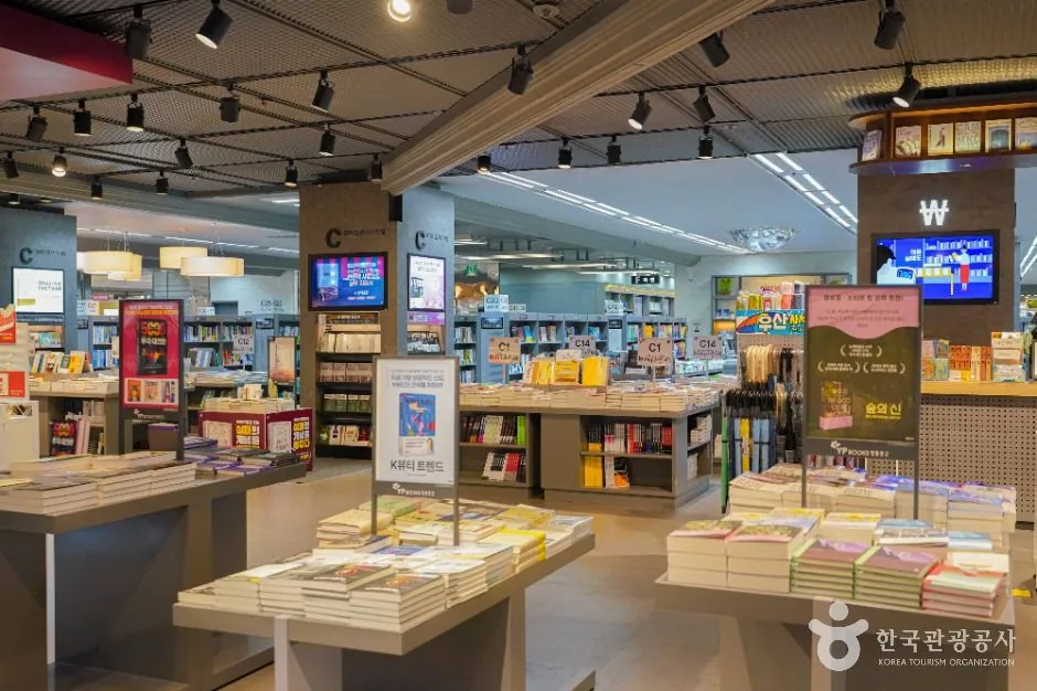 영풍문고 종각종로본점 — 서울_영풍문고 종로점 (2) (촬영일 미확인)