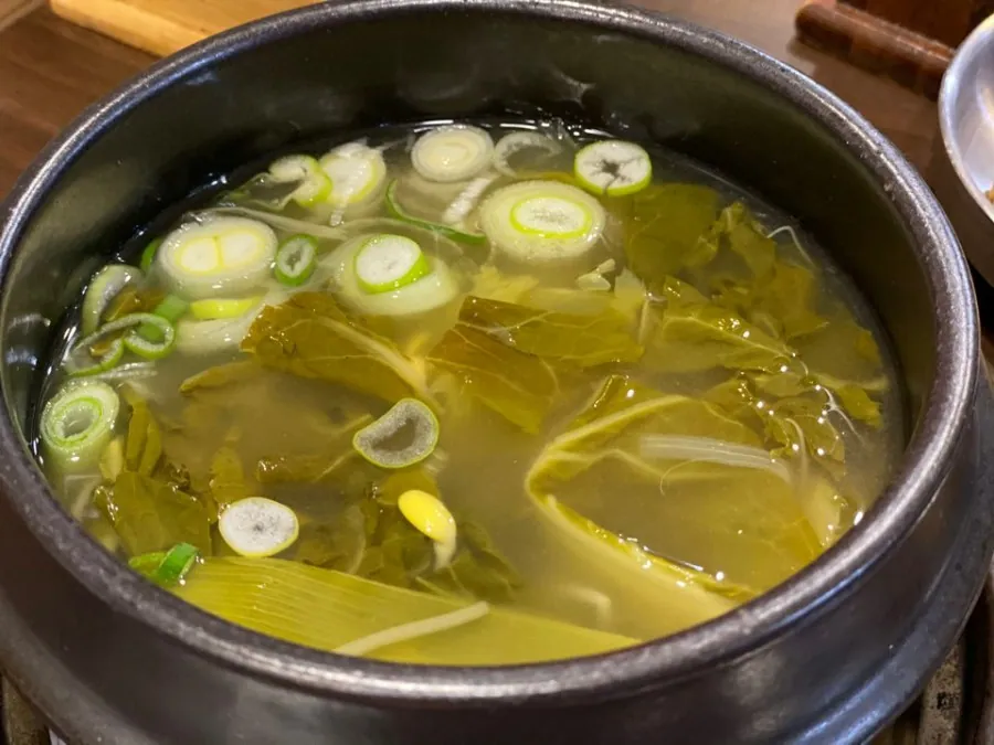 시민식당 종로본점 · 원문 게시 당시 방문 사진 (2019-11-29T09:32:49+09:00). 종로3가 시민식당 간판·층별 실내·직접 주문 고기와 찌개 확인. 방송/홍보사진 중심 안내문·메뉴는 보류; 빈 접시·잔반 단독 컷 제외. GIF는 전체 프레임 검수 후 원본 보조로만 사용.