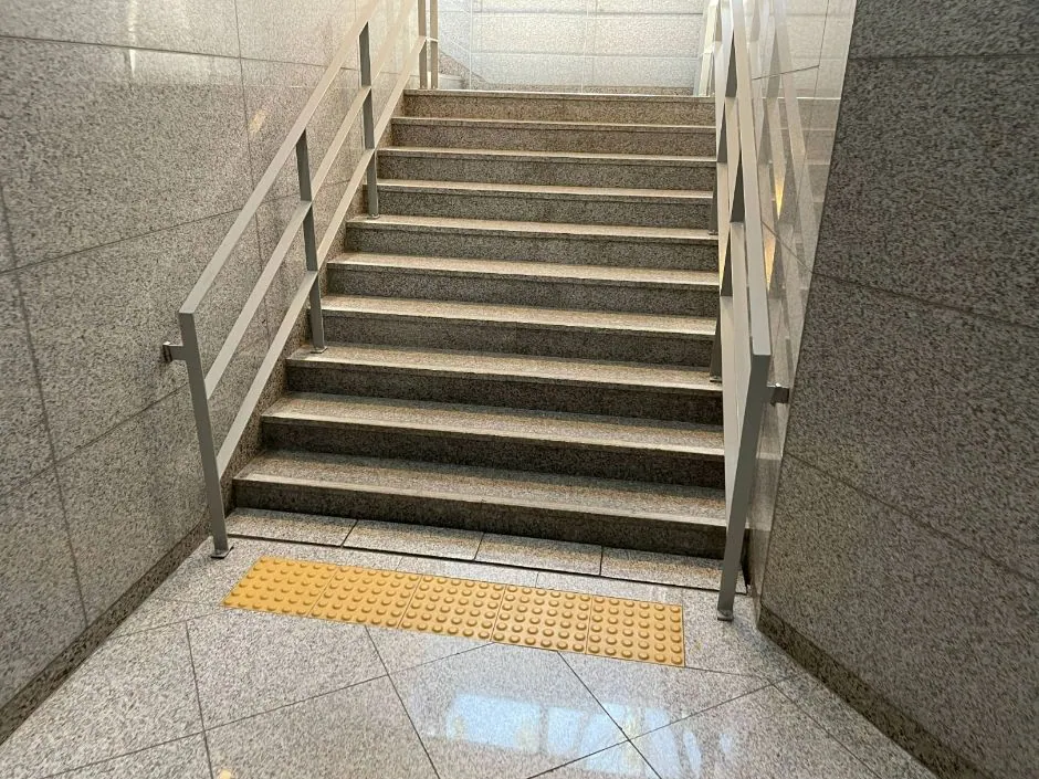 석파정 — 석파정 _ 서울미술관 옥상 출입구 계단 및 경사로 (촬영일 미확인)