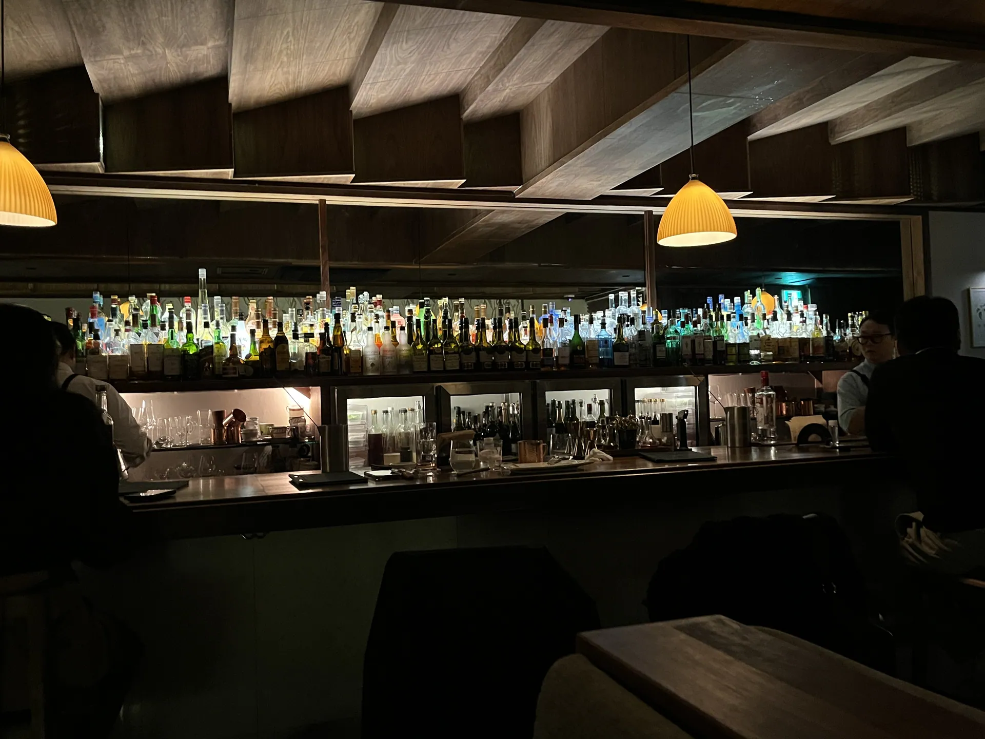 Bar Pomme 뽐 · 원문 게시 당시 방문 사진 (2023-02-22T22:19:24+09:00). 서촌 통인동 Bar Pomme 방문·메뉴·직접 주문 칵테일 확인. 인물이 크게 보이는 실내0번 보류.