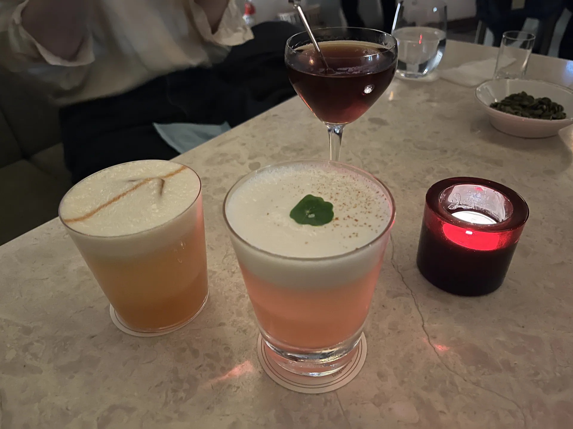 Bar Pomme 뽐 · 원문 게시 당시 방문 사진 (2023-02-22T22:19:24+09:00). 서촌 통인동 Bar Pomme 방문·메뉴·직접 주문 칵테일 확인. 인물이 크게 보이는 실내0번 보류.