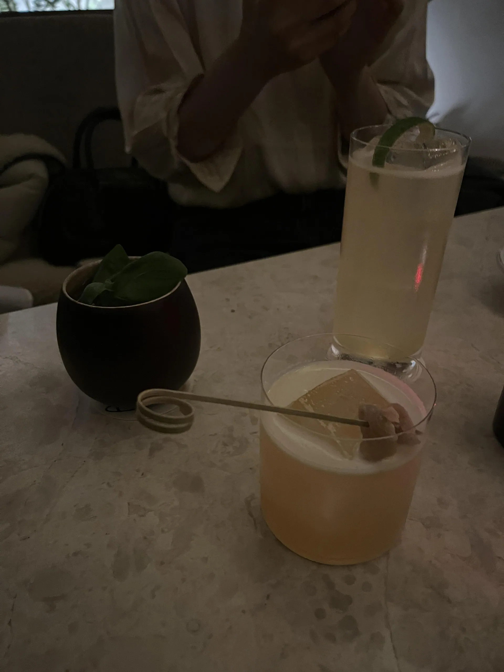 Bar Pomme 뽐 · 원문 게시 당시 방문 사진 (2023-02-22T22:19:24+09:00). 서촌 통인동 Bar Pomme 방문·메뉴·직접 주문 칵테일 확인. 인물이 크게 보이는 실내0번 보류.