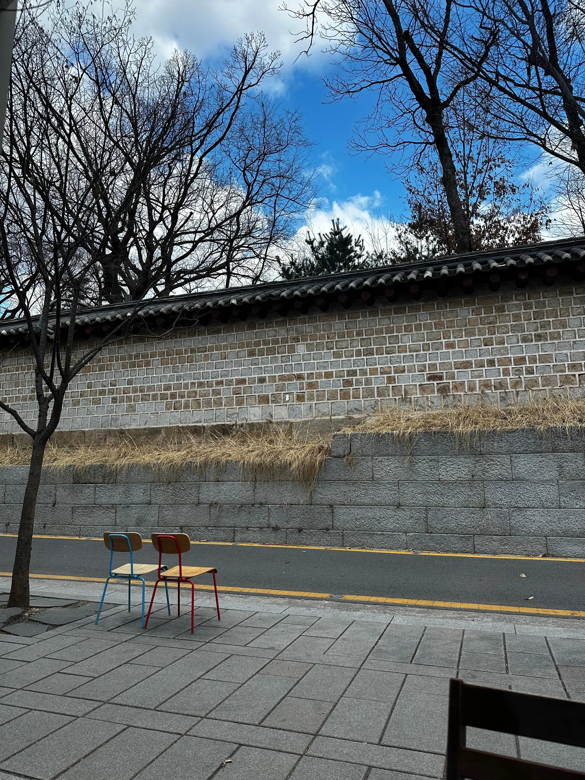 서울집시 서순라길 · 원문 게시 당시 방문 사진 (2025-02-01T20:53:33+09:00). 서순라길107 서울집시 종로점 직접 방문·주문 메뉴와 창가 경관 확인. 같은 글에 자동 연결된 살롱순라 ID에는 적용하지 않음.