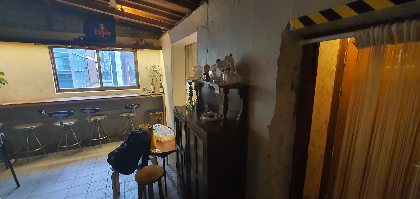 통인스윗 · 원문 게시 당시 방문 사진 (2022-09-22T09:47:39+09:00). 이모티콘 제외. 통인스윗 제품·진열과 같은 건물 2층 카페 프랑스패밀리의 방문맥락 보조사진; 2층을 동일 운영 매장으로 단정하지 않음.
