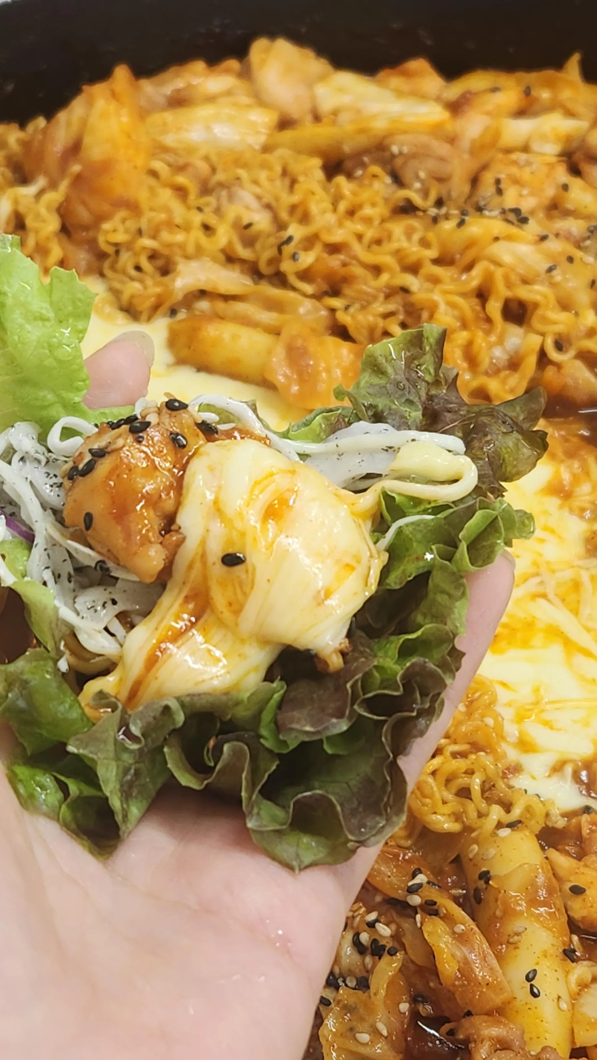 장인닭갈비 명동점 · 원문 게시 당시 방문 사진 (2025-05-27T09:53:57+09:00). 원문 지점·방문 서술과 현장 간판·공간·음식 사진을 대조해 직접 촬영 및 대상 귀속 확인.