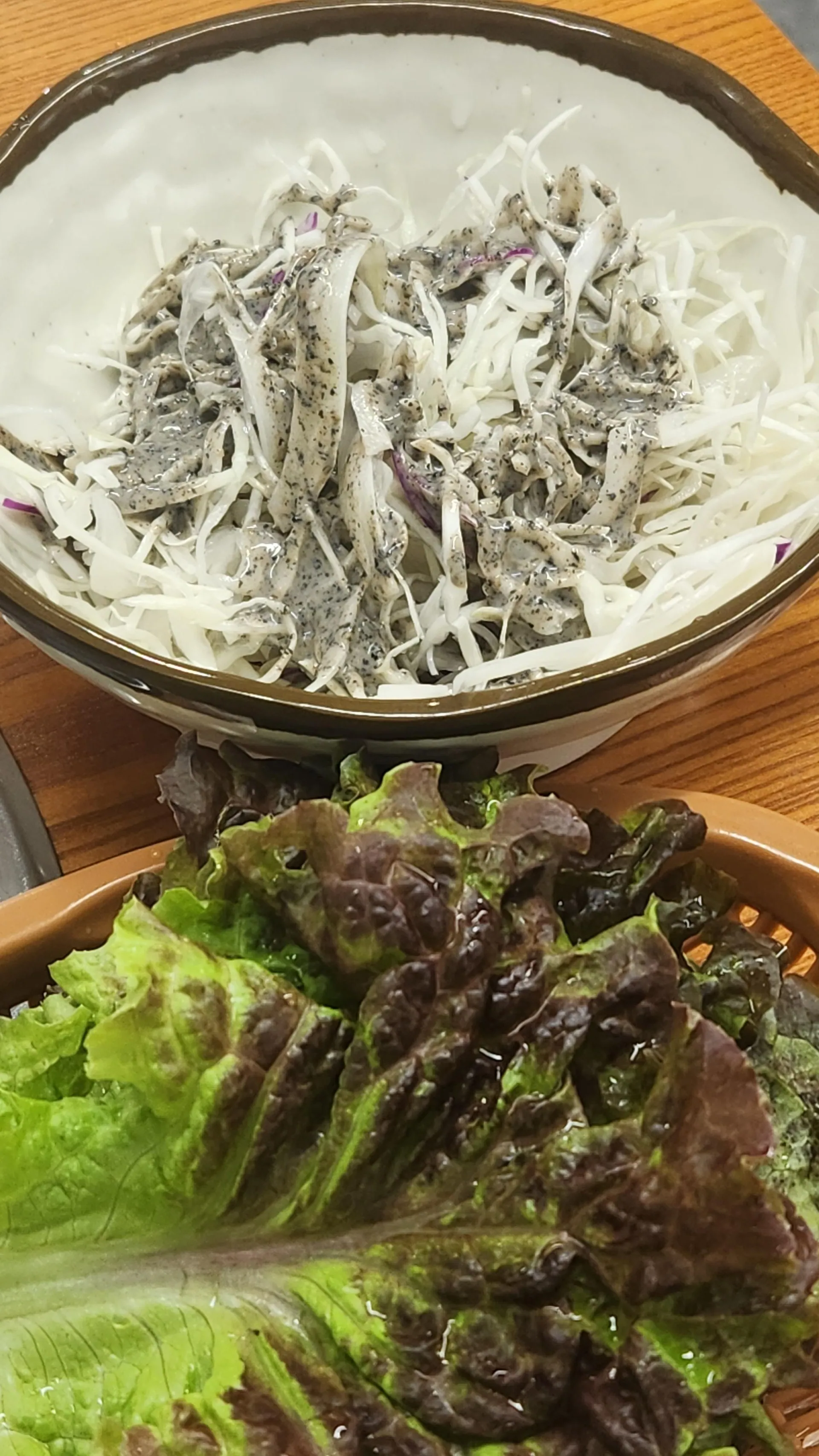 장인닭갈비 명동점 · 원문 게시 당시 방문 사진 (2025-05-27T09:53:57+09:00). 원문 지점·방문 서술과 현장 간판·공간·음식 사진을 대조해 직접 촬영 및 대상 귀속 확인.