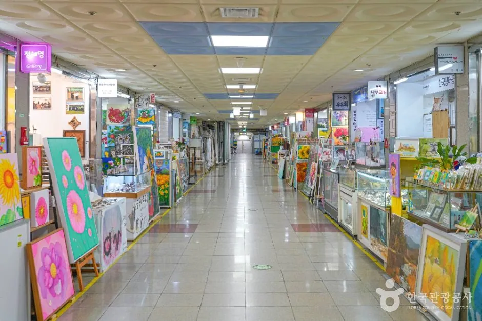 미술의거리 미술의거리 점포가 이어지는 아케이드