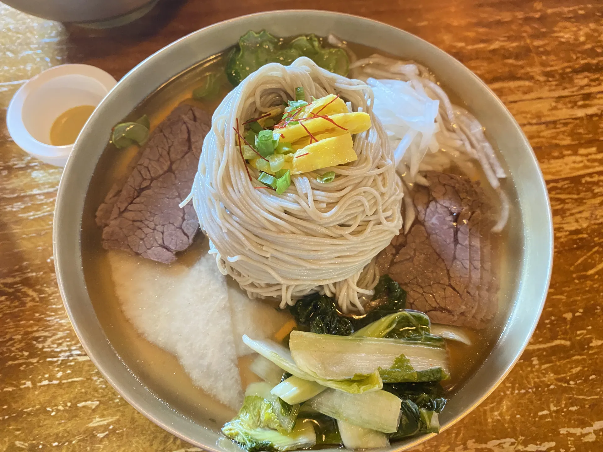 서관면옥 교대본점 — 고명과 고기를 올린 맛박이냉면 (2024-08-06 게시, 촬영일 미확인)