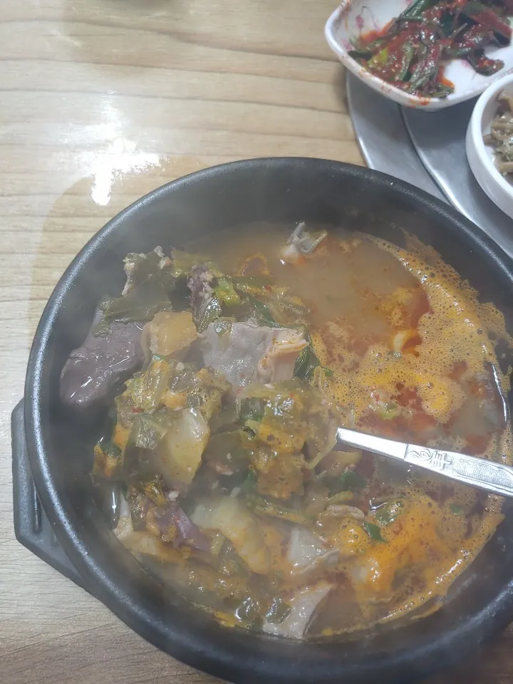 우일집 — 김이 오르는 내장탕 (2020-06-01 게시, 촬영일 미확인)