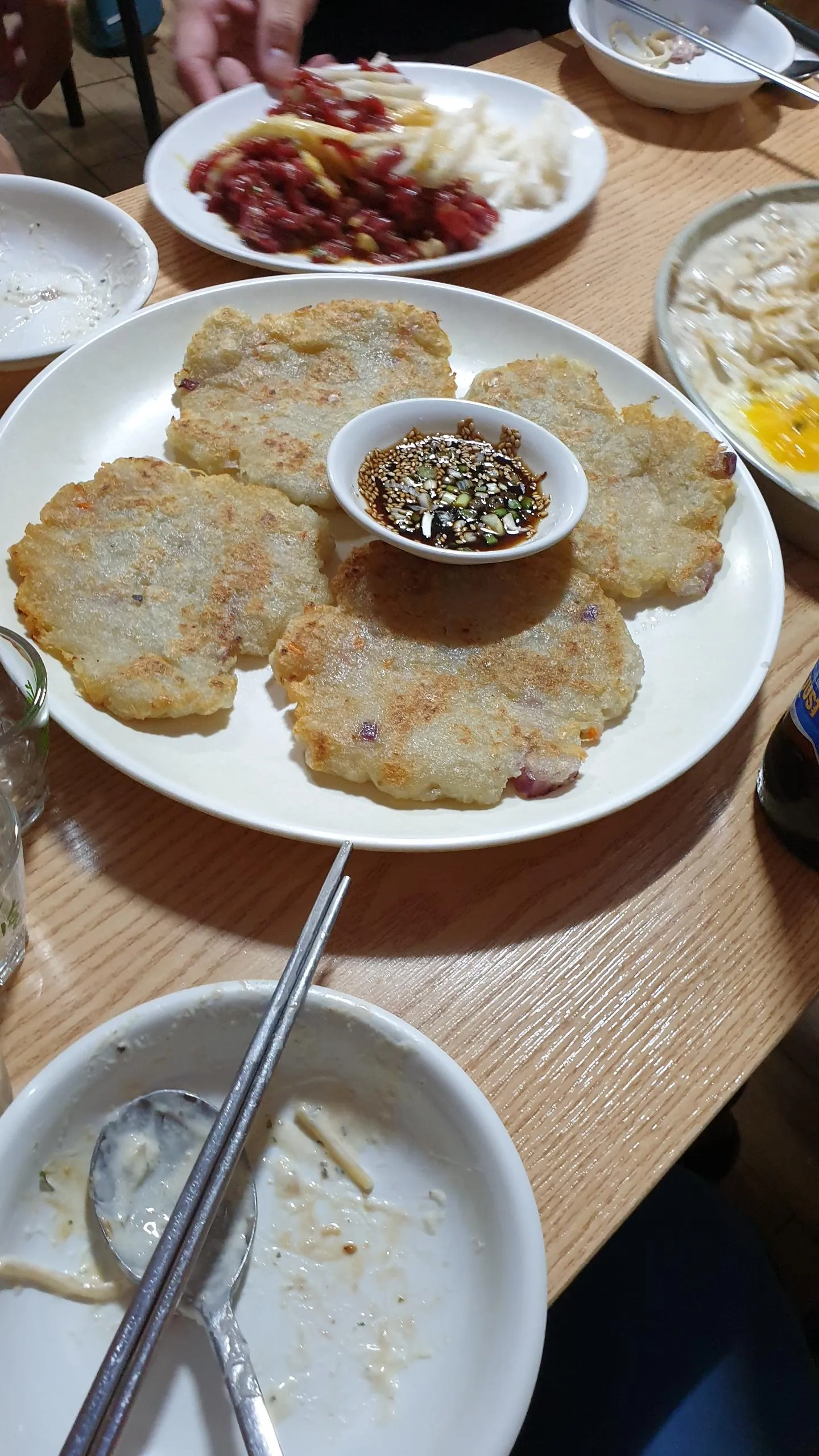 곰포차 · 원문 게시 당시 방문 사진 (2020-10-07T00:11:42+09:00). 서초동 효령로52길8 곰포차 단골 방문 본문과 음식·실내 대조. 유명인 광고 포스터 중심 사진 보류.