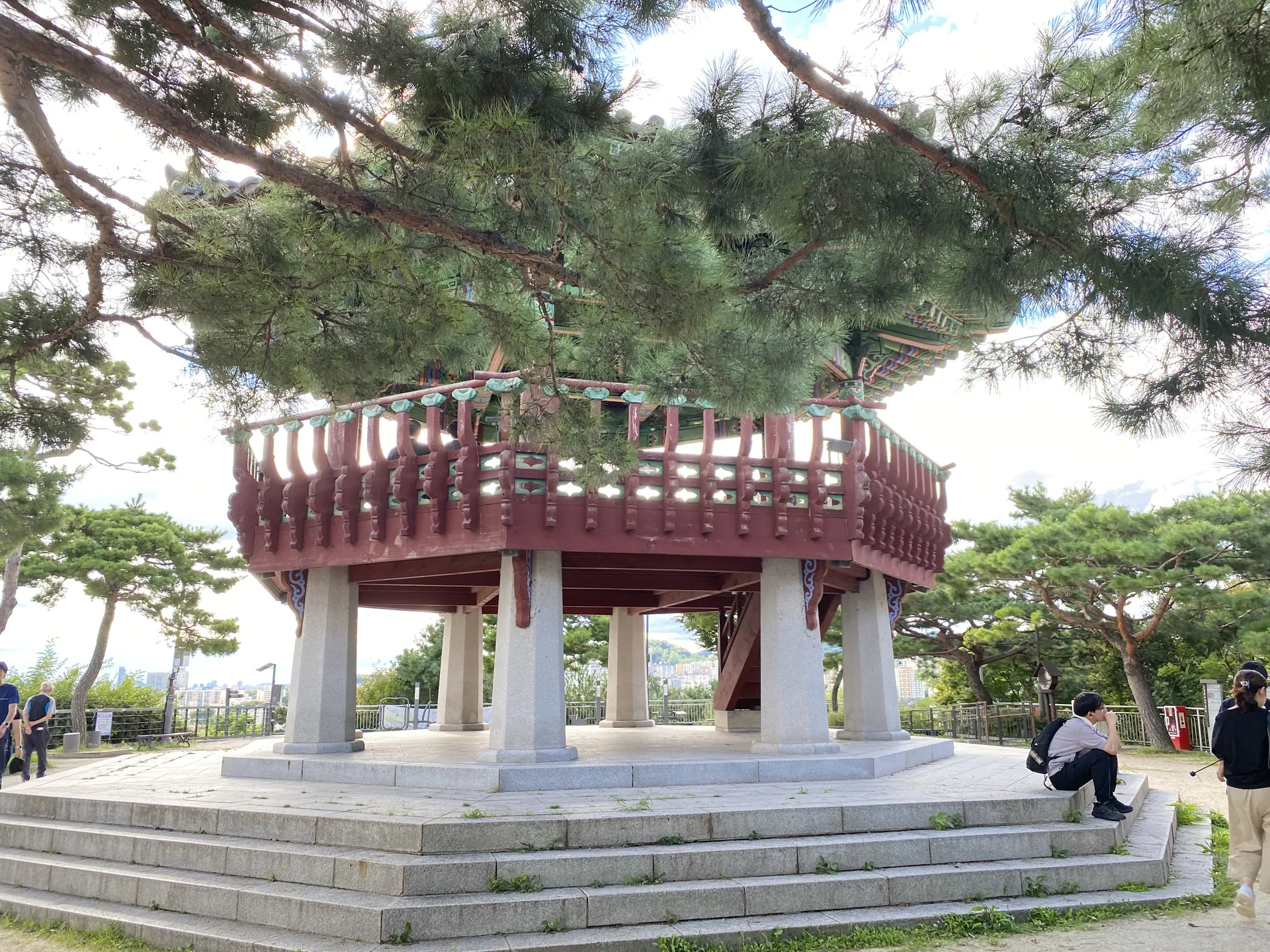 응봉산 팔각정