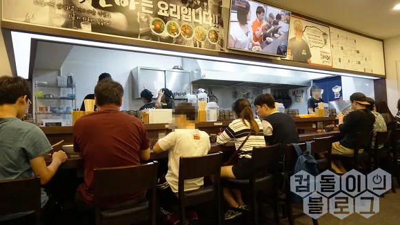 멘야하나비 잠실본점 · 원문 게시 당시 방문 사진 (2018-09-07T16:34:26+09:00). 송파구 백제고분로45길38 잠실본점 직접 방문. 작성자 워터마크 보존. 유명인 사인·사진 액자 중심 컷은 보류.