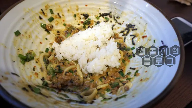 멘야하나비 잠실본점 · 원문 게시 당시 방문 사진 (2018-09-07T16:34:26+09:00). 송파구 백제고분로45길38 잠실본점 직접 방문. 작성자 워터마크 보존. 유명인 사인·사진 액자 중심 컷은 보류.